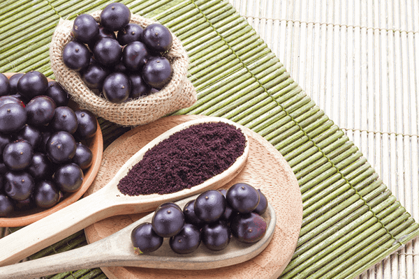 acai fruit and acai powder